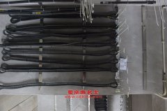 華神DFD5312GFL粉粒物料運輸車用的康明斯L290 30發(fā)動機(jī)的配件及維修