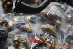 時代BJ5126VHCFG-2蓬式運輸車用的玉柴YC4E140-20發(fā)動機的配件及大修