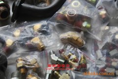 東尼SXQ3251G1自卸汽車用的上柴6C250-2發(fā)動(dòng)機(jī)的配件及維修