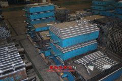 興華LXH3168自卸汽車(chē)用的一汽CA6DF2-26發(fā)動(dòng)機(jī)的配件及保養(yǎng)